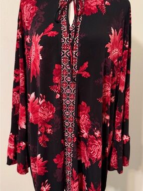 JM Collection Black and Red Floral Tunic Blouse